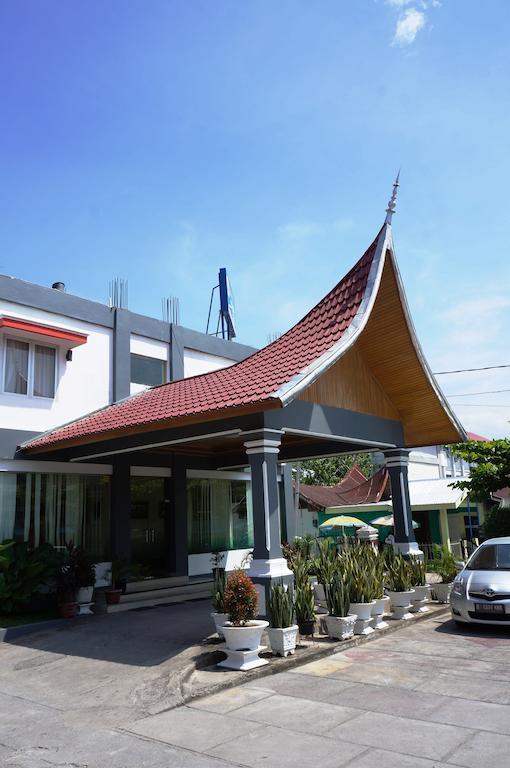 Edotel Minangkabau Padang  Exterior photo