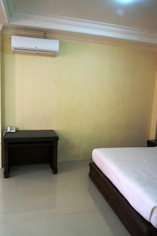 Edotel Minangkabau Padang  Room photo