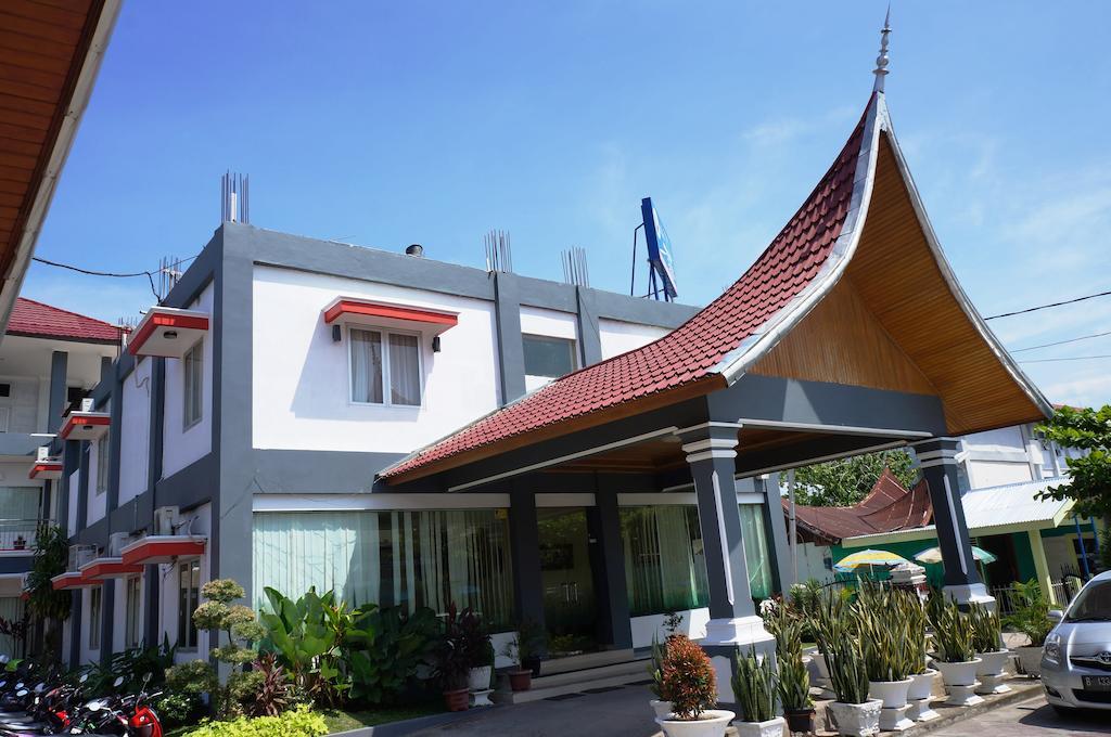 Edotel Minangkabau Padang  Exterior photo