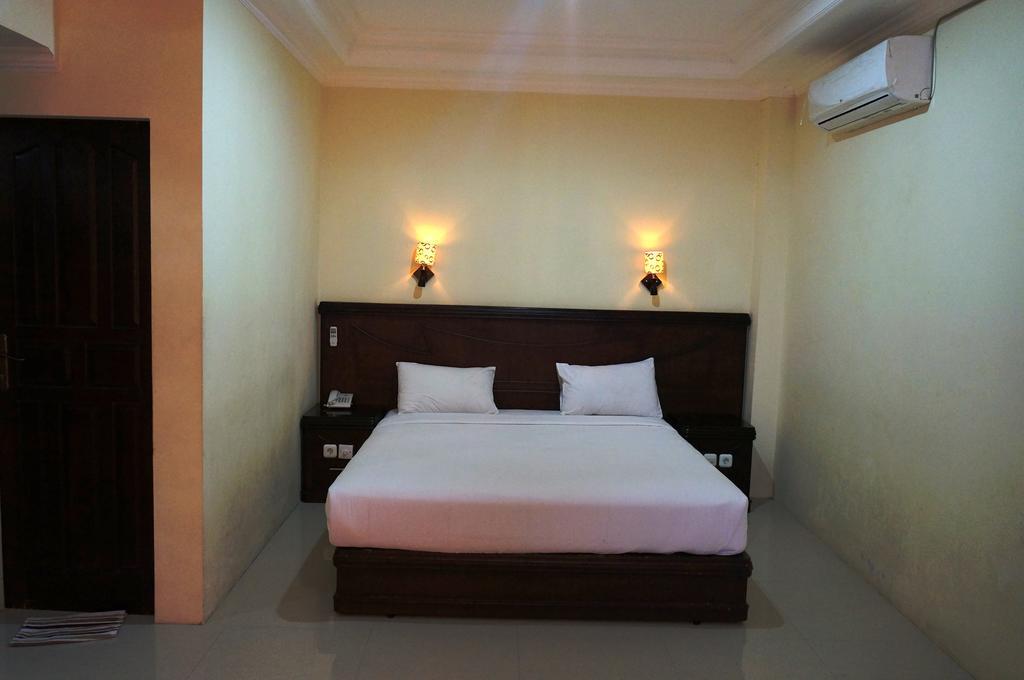 Edotel Minangkabau Padang  Exterior photo