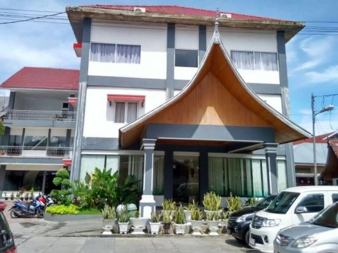 Edotel Minangkabau Padang  Exterior photo